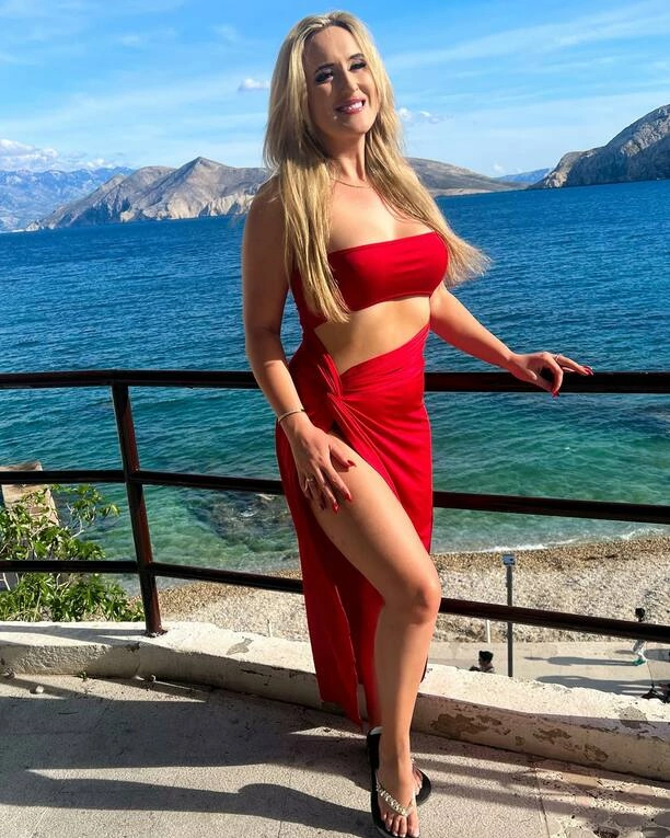 Gwiazda Disco Polo cała w czerwieni! Jesika pokazuje jak wygląda seksapil! | ZDJĘCIA