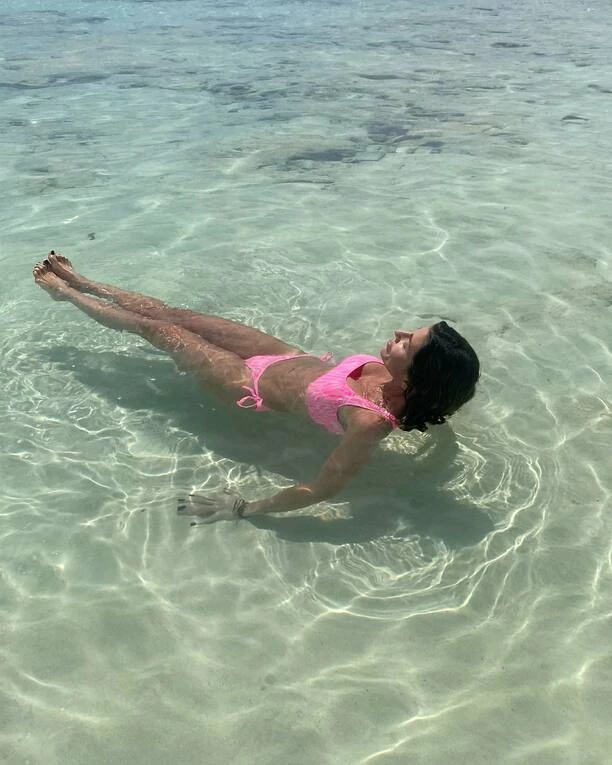 HOT! Kasia Grabowska Top Girls w różowym bikini - zapiera dech w piersiach swoją figurą