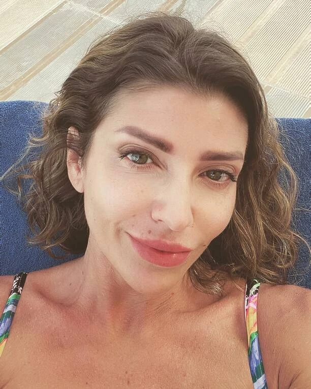 HOT! Kasia Grabowska Top Girls w różowym bikini - zapiera dech w piersiach swoją figurą