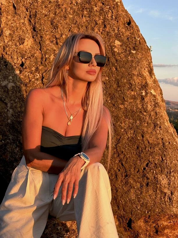 Agnieszka Drewnicka zachwyca kobiecym blaskiem – liderka Exaited olśniewa