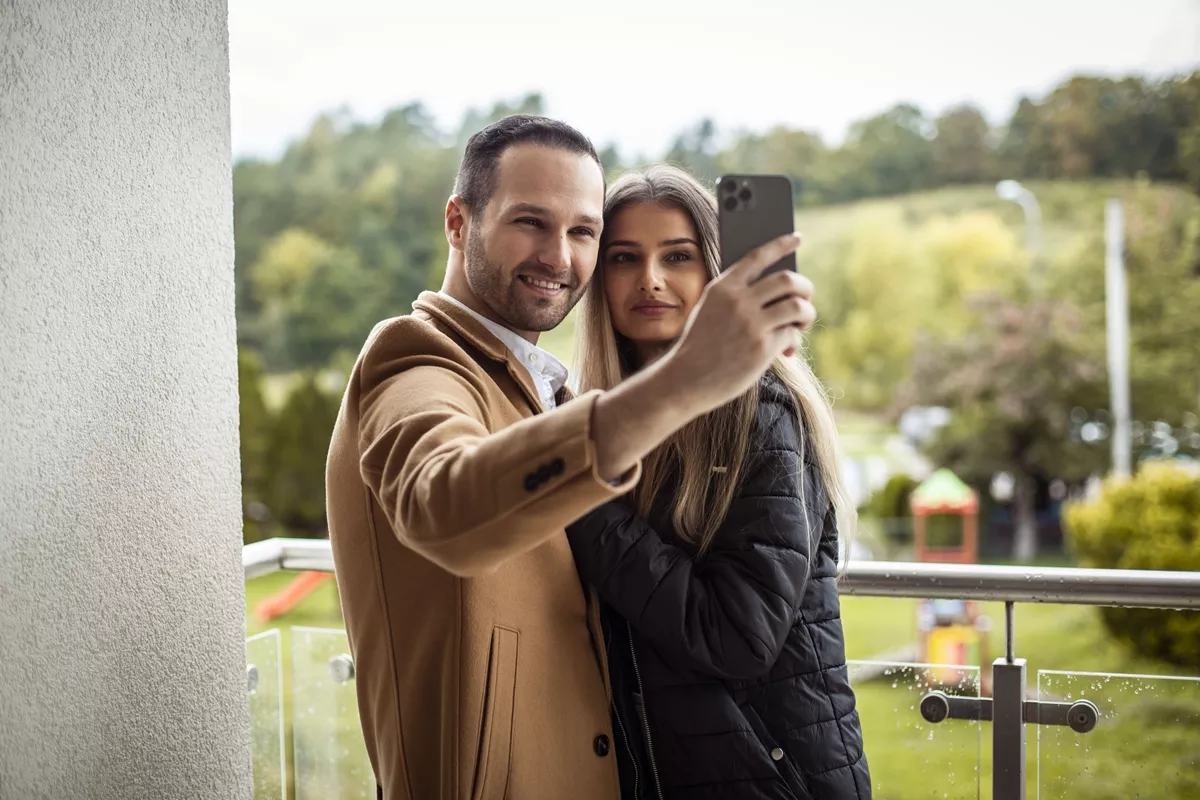 TYLKO U NAS Klif Orłowski tłem dla teledysku disco polo! The Brothers przygotowali niezwykłą nowość pt. „Między nami„ | VIDEO