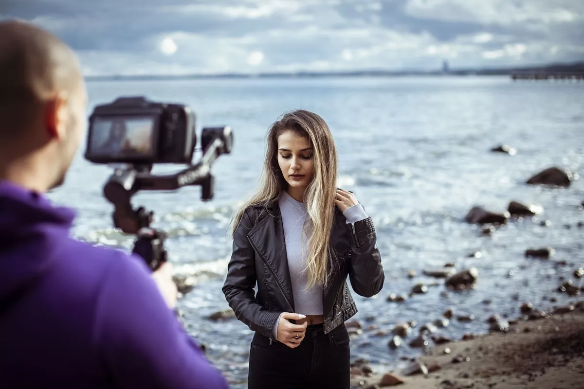 TYLKO U NAS Klif Orłowski tłem dla teledysku disco polo! The Brothers przygotowali niezwykłą nowość pt. „Między nami„ | VIDEO