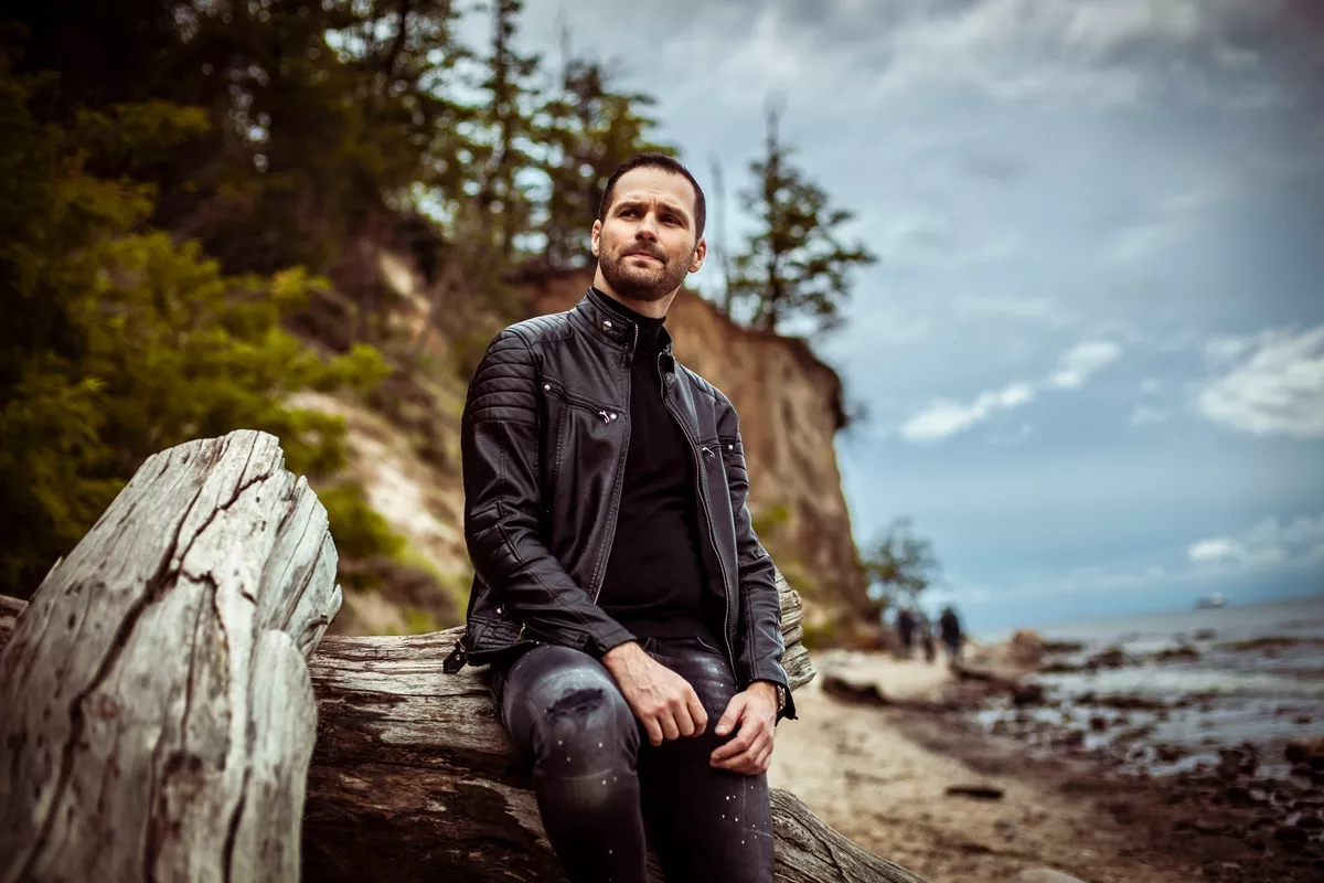 TYLKO U NAS Klif Orłowski tłem dla teledysku disco polo! The Brothers przygotowali niezwykłą nowość pt. „Między nami„ | VIDEO