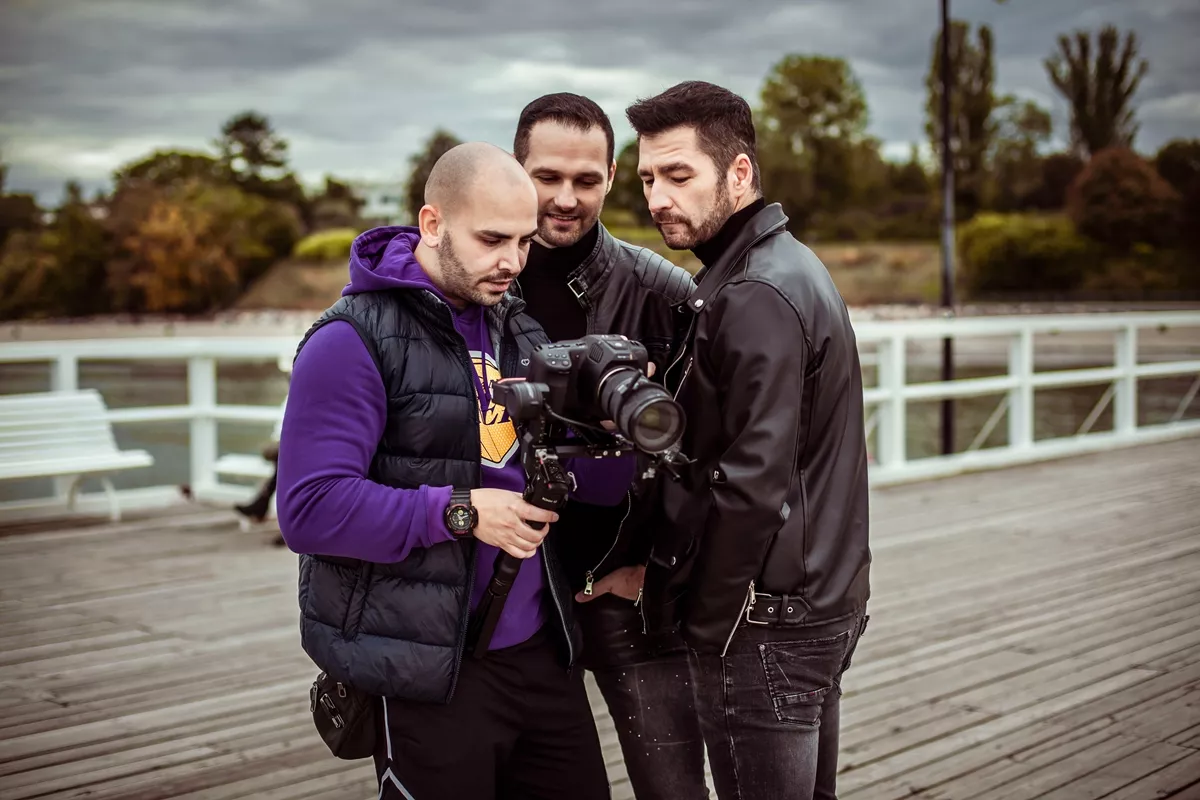 TYLKO U NAS Klif Orłowski tłem dla teledysku disco polo! The Brothers przygotowali niezwykłą nowość pt. „Między nami„ | VIDEO
