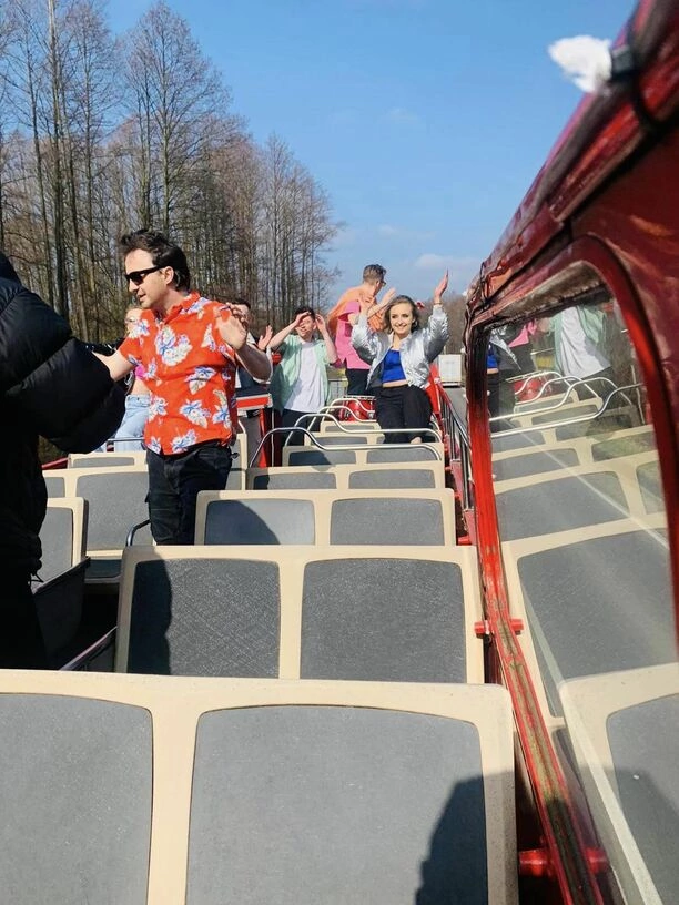 Nie oglądają się za siebie! Gwiazdy disco polo After Party zaskakują nową produkcją: „Co my tu robimy”