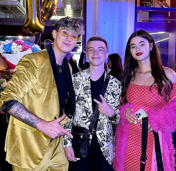 Utalentowany gwiazdor disco polo bawił się na urodzinach słynnej influencerki Anastasii Zakhandrevych [Zdjęcia] 