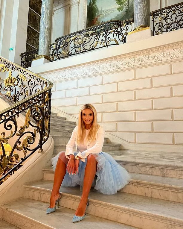 Co za nogi! Zjawiskowa wokalistka disco polo zachwyca zdjęciami z Paryża! FOTO