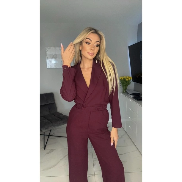 Stylizacja Małgorzaty Główki na święta robi wrażenie! Bordowy kombinezon liderki zespołu CamaSutra to hit sezonu
