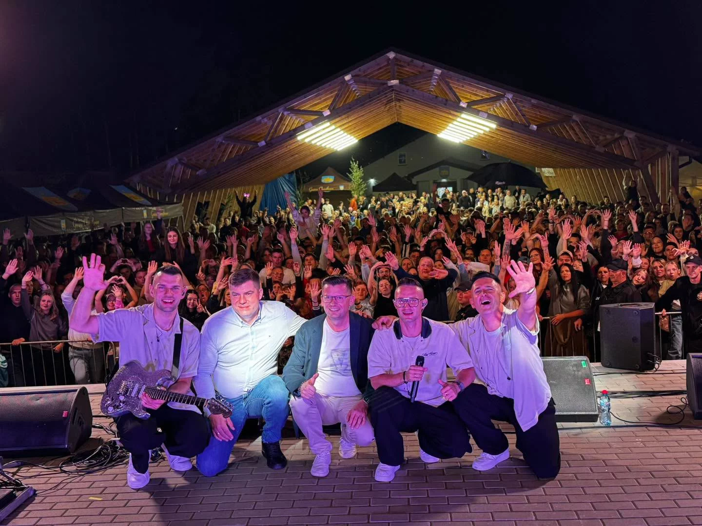 Cztery sceny, dwa dni i zdarte gardła. Playboys pokazali, ile kosztuje sierpniowy grafik disco polo