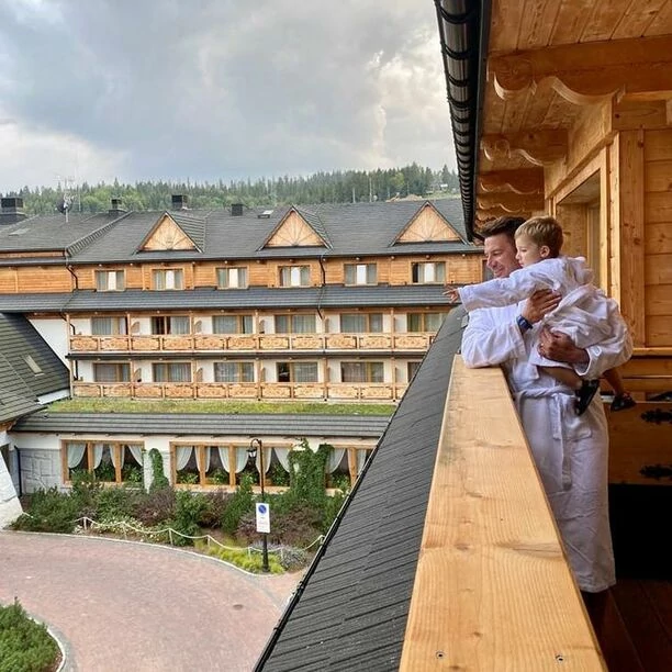 Wzruszające zdjęcie gwiazdora disco polo z synem rozczuliło internautów! Tak spędza czas Sylwek Gazda - Power Play! 