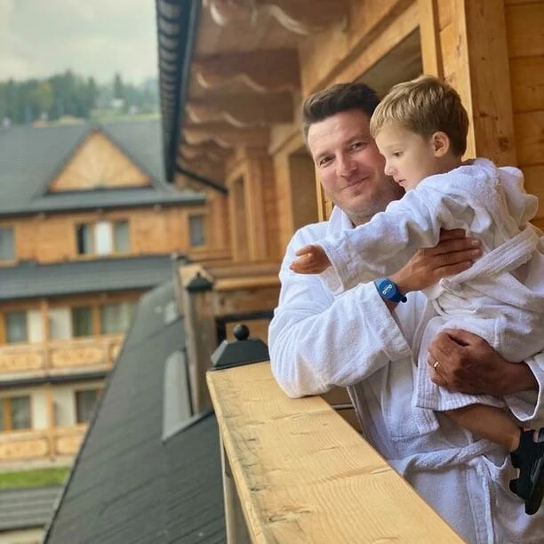 Wzruszające zdjęcie gwiazdora disco polo z synem rozczuliło internautów! Tak spędza czas Sylwek Gazda - Power Play! 