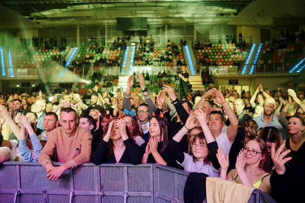 Wyjątkowy koncert w Lubinie: Skolim i Boys na jednej scenie. Gala Disco vol.8 żegna się z publicznością w wielkim stylu