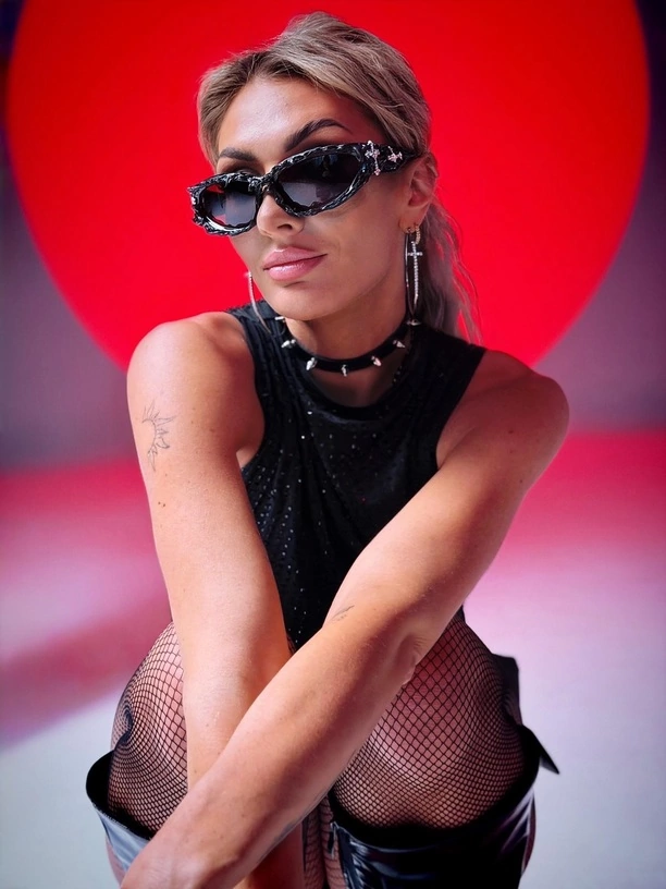 Małgorzata Główka z CamaSutra pokazała nowe zdjęcia. Odważna stylizacja wokalistki disco polo