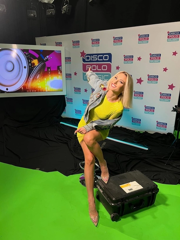 Wokalistka disco polo gwiazdą w Polsacie - Uwodzicielska Wiola Wrzesińska wzbudza zachwyt swoim wizerunkiem!