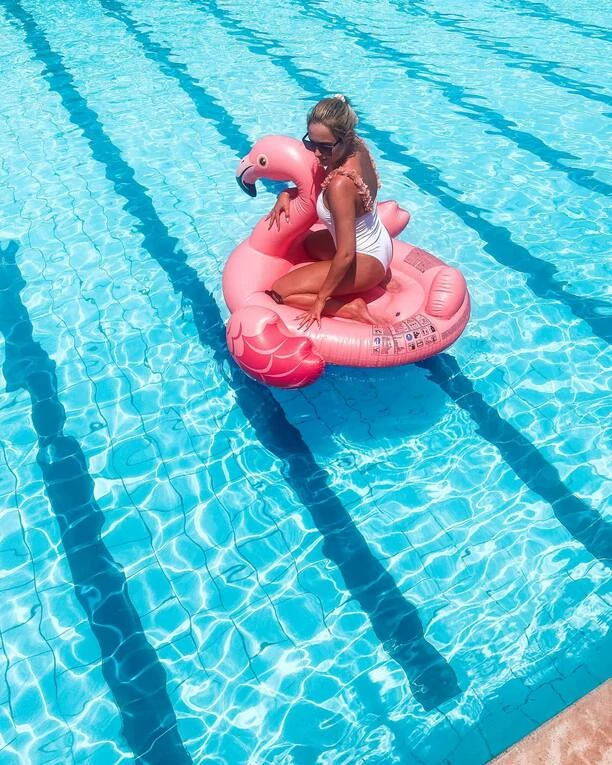 Uwielbiana wokalistka disco polo odsłoniła swoje wdzięki na Rodos! Paula Woźniak z formacji Enjoy jest najszczęśliwszą kobietą pod słońcem! Znamy powód!
