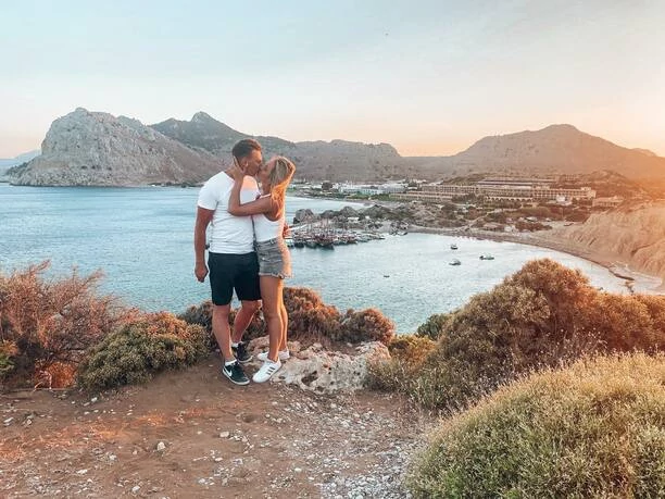 Uwielbiana wokalistka disco polo odsłoniła swoje wdzięki na Rodos! Paula Woźniak z formacji Enjoy jest najszczęśliwszą kobietą pod słońcem! Znamy powód!
