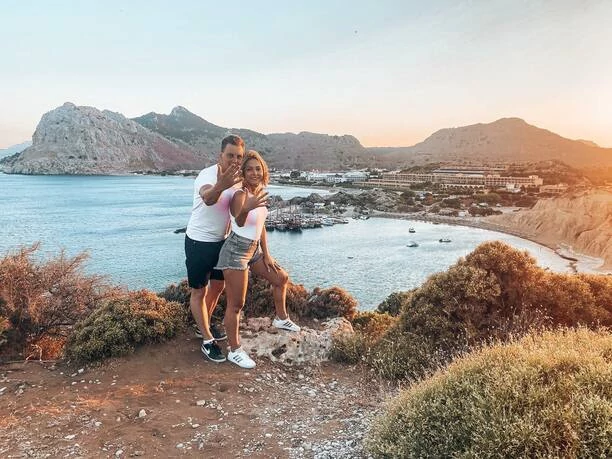 Uwielbiana wokalistka disco polo odsłoniła swoje wdzięki na Rodos! Paula Woźniak z formacji Enjoy jest najszczęśliwszą kobietą pod słońcem! Znamy powód!
