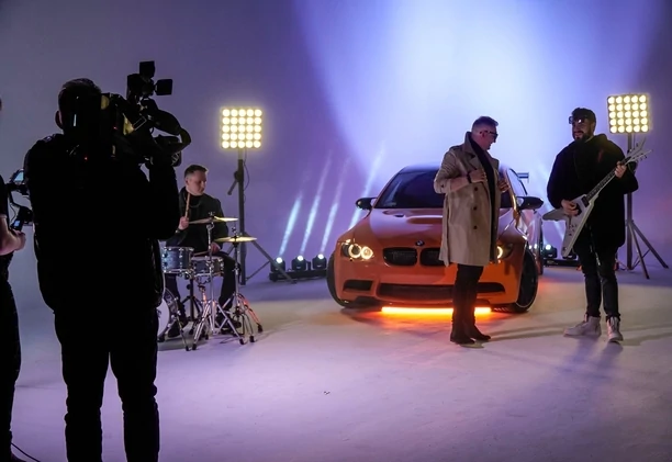 Zespół Nokaut powraca z nową piosenką i teledyskiem pt. „Unosi mnie wiatr„