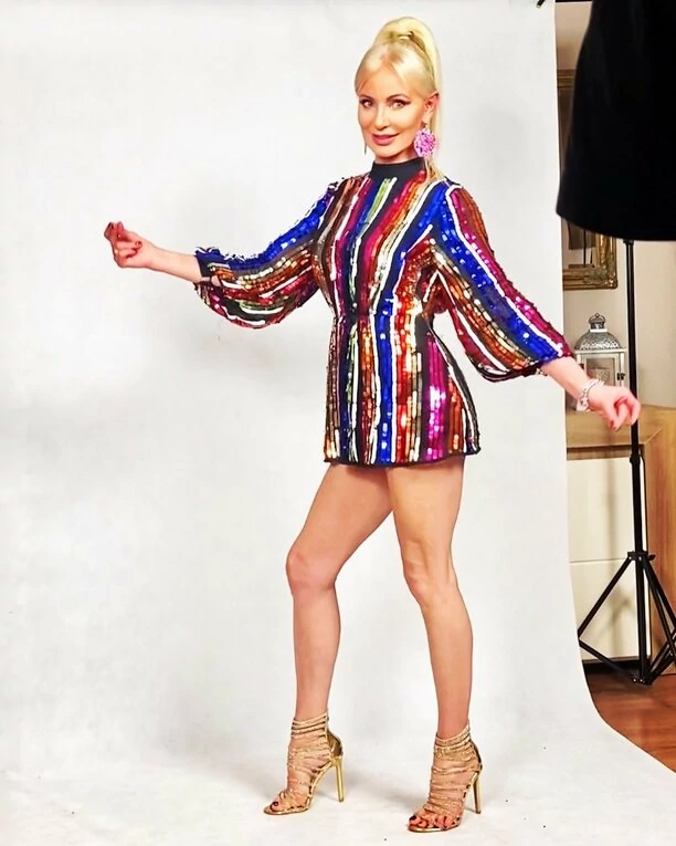 Elwira Mejk wygląda jak nastolatka! Gwiazda disco polo podczas sesji zdjęciowej odsłoniła ponętne i zgrabne ciało!