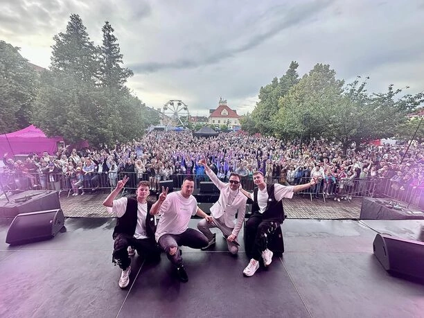 Disco polo na szczycie popularności?! Niesamowite tłumy na koncercie zespołu After Party w Łęczycy!
