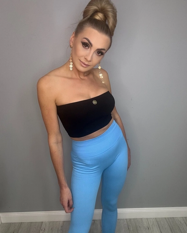 Piękna Joanna Narożna zachwyca ogromnym biustem i idealną figurą! 