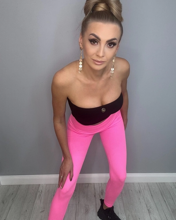 Piękna Joanna Narożna zachwyca ogromnym biustem i idealną figurą! 