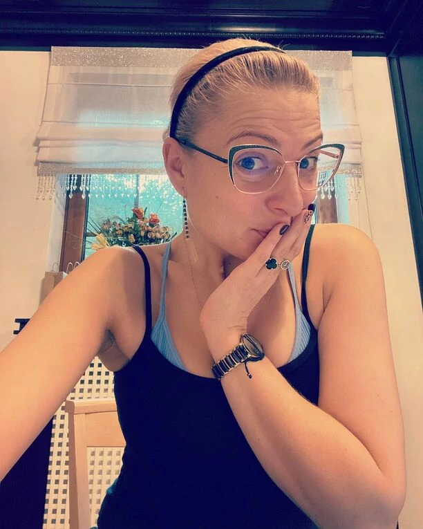 Magdalena Narożna (Piękni i Młodzi) dodała na Instagramie szokujący wpis. Fani solidarnie ją wspierają i dodają otuchy!