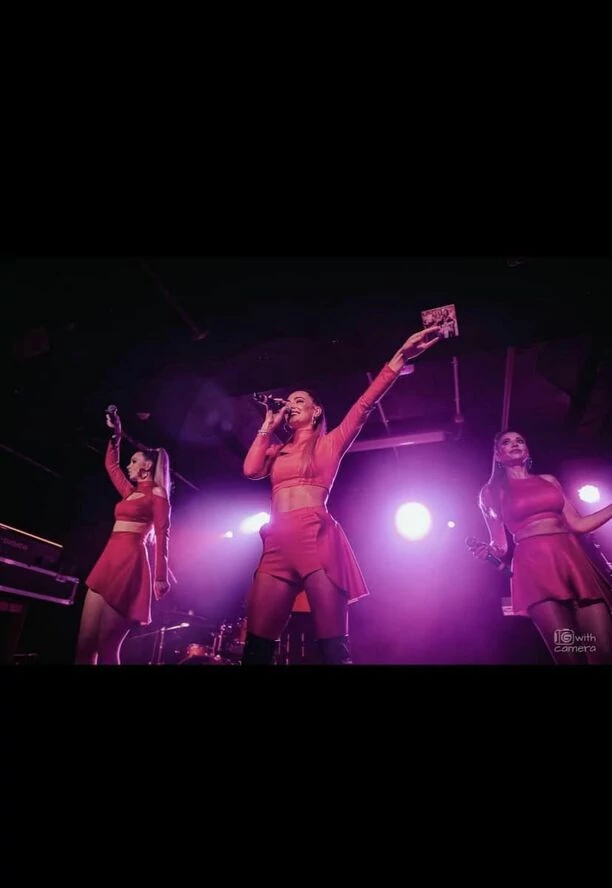 Wokalistki zespołu Top Girls opuściły kraj! Gwiazdy podzieliły się istotną informacją i materiałem! 