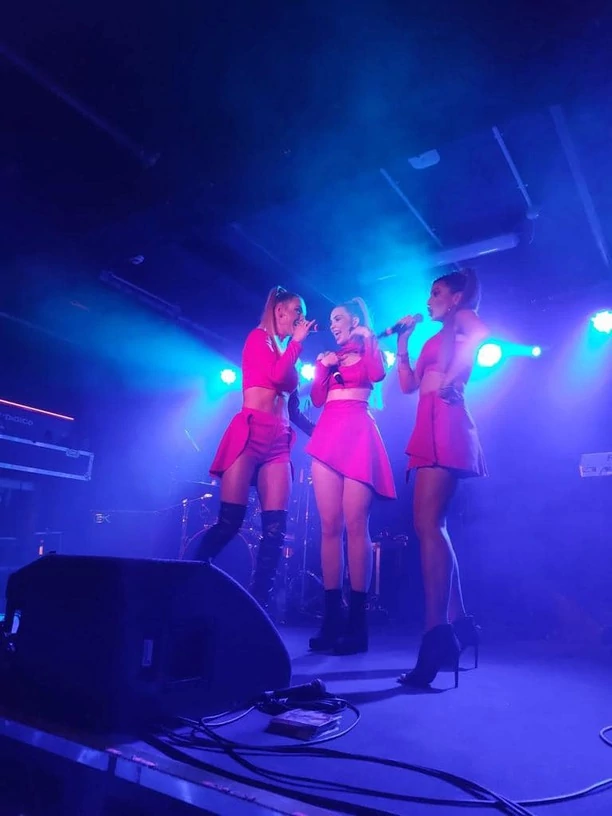 Wokalistki zespołu Top Girls opuściły kraj! Gwiazdy podzieliły się istotną informacją i materiałem! 