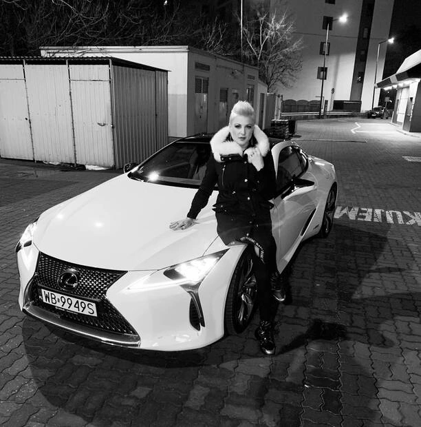 Magdalena Narożna i jej wypasiony Lexus! To auto kosztuje krocie! | ZDJĘCIA