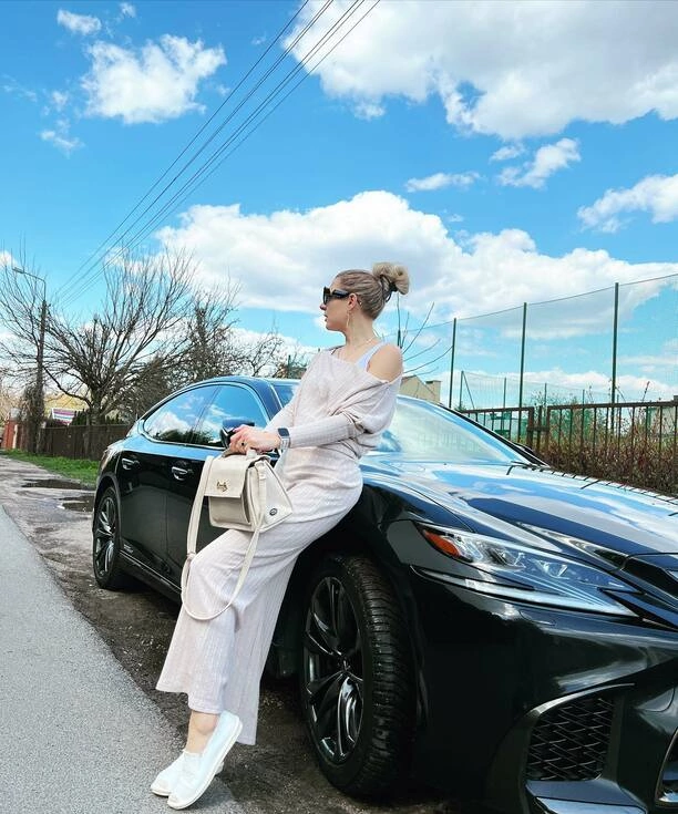 Magdalena Narożna i jej wypasiony Lexus! To auto kosztuje krocie! | ZDJĘCIA