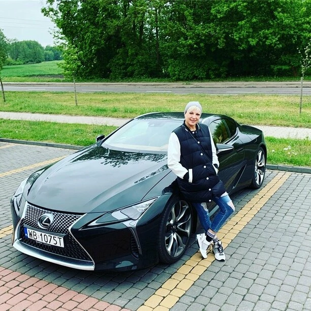 Magdalena Narożna i jej wypasiony Lexus! To auto kosztuje krocie! | ZDJĘCIA