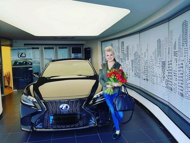Magdalena Narożna i jej wypasiony Lexus! To auto kosztuje krocie! | ZDJĘCIA