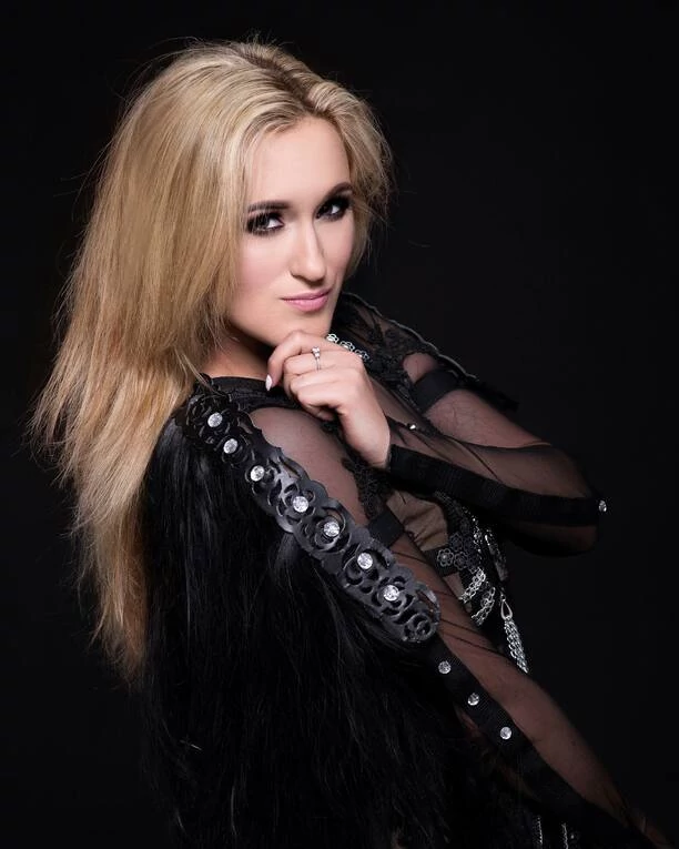 Mega gorąca i drapieżna sesja gwiazdy disco polo! Zobaczcie jak Jesika kusi w koronce i skórze | ZDJĘCIA