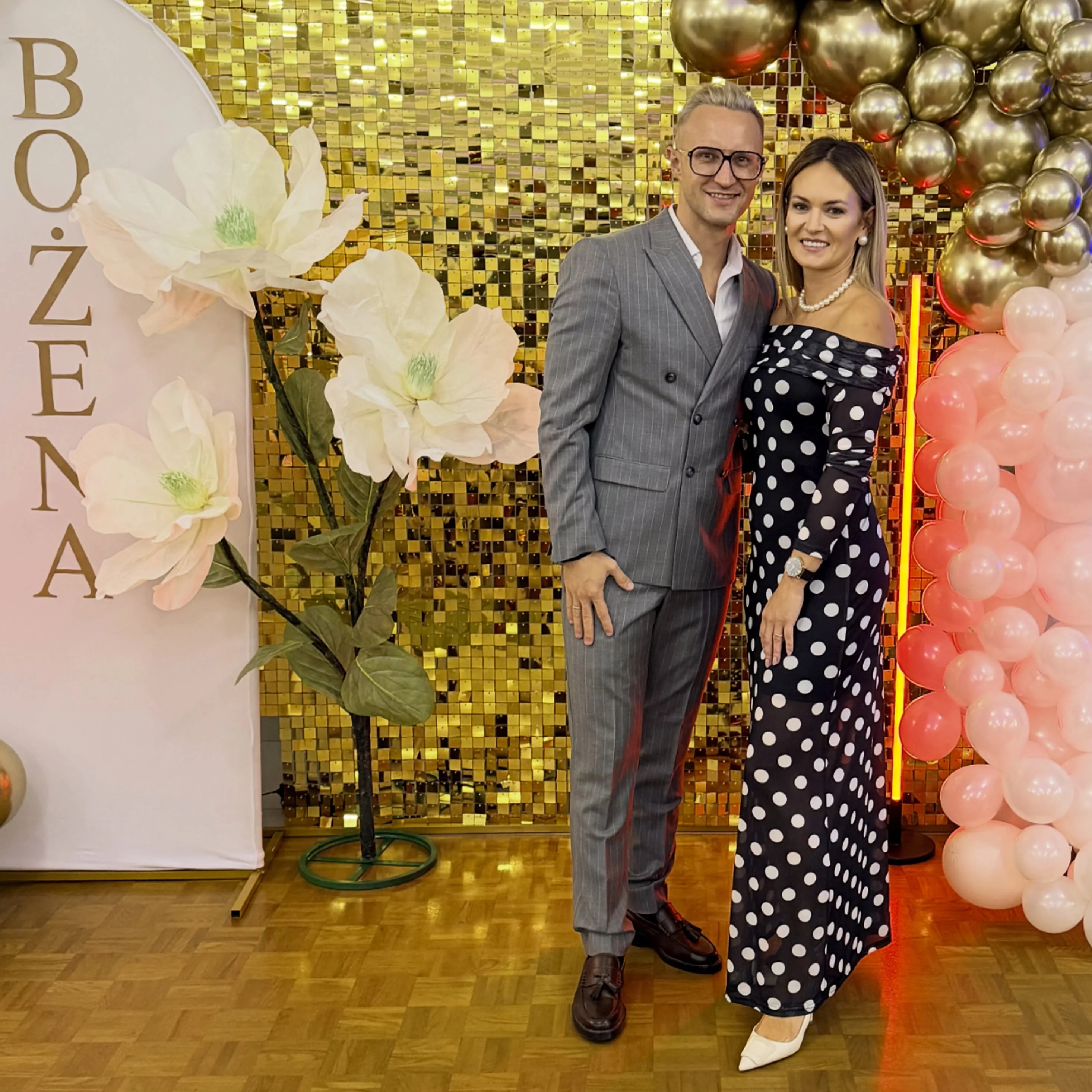Ależ ona ma figurę! Żona Kuby Urbańskiego z Playboys odsłoniła ramiona w obcisłej kreacji