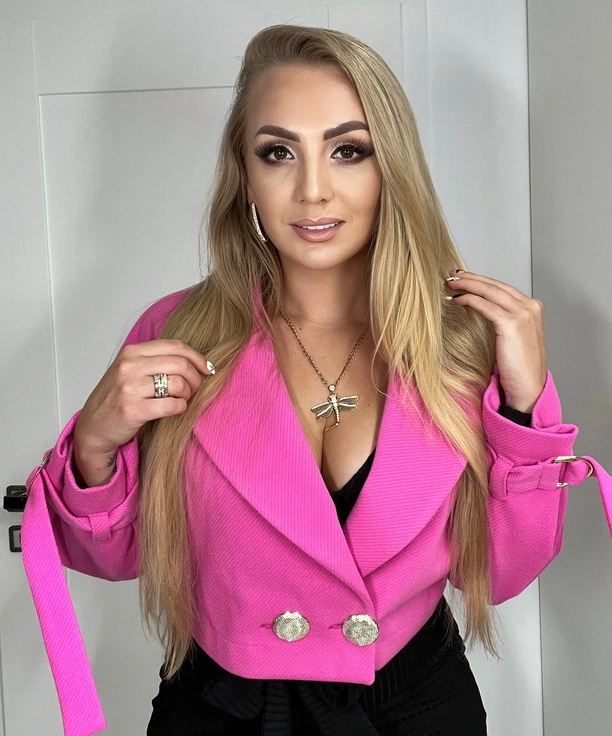 Wygląda obłędnie! Joanna Narożna to faktycznie najpiękniejsza żona w świecie disco polo?! Zobaczcie te zdjęcia! Opadną Wam szczęki!