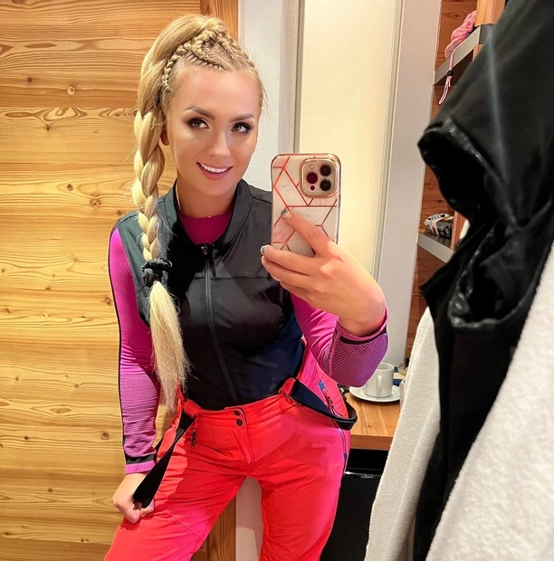 Wygląda obłędnie! Joanna Narożna to faktycznie najpiękniejsza żona w świecie disco polo?! Zobaczcie te zdjęcia! Opadną Wam szczęki!