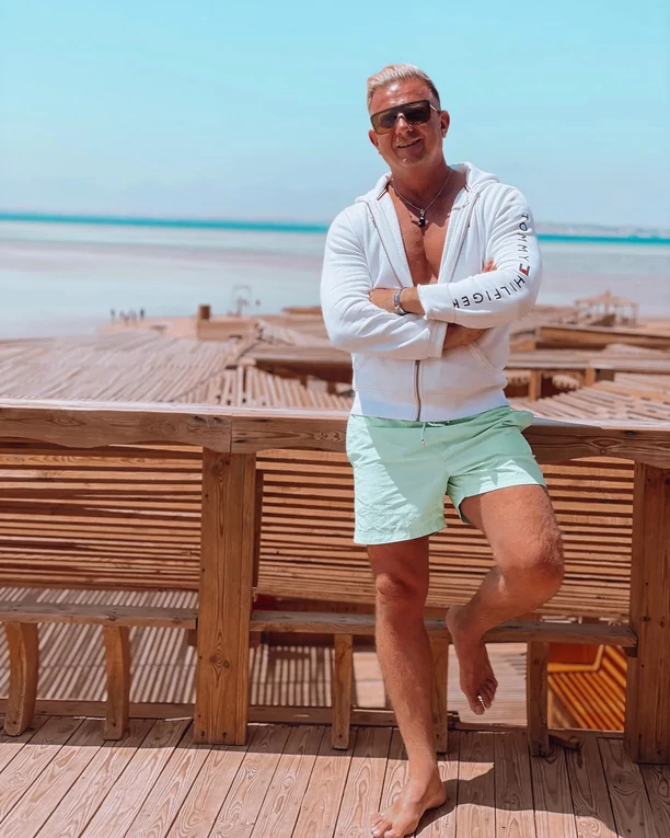 Bartek Padyasek DBomb zachwyca wyrzeźbionym ciałem! Gwiazdor disco polo pokazał się bez koszulki! FOTO