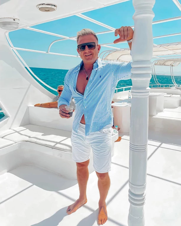 Bartek Padyasek DBomb zachwyca wyrzeźbionym ciałem! Gwiazdor disco polo pokazał się bez koszulki! FOTO