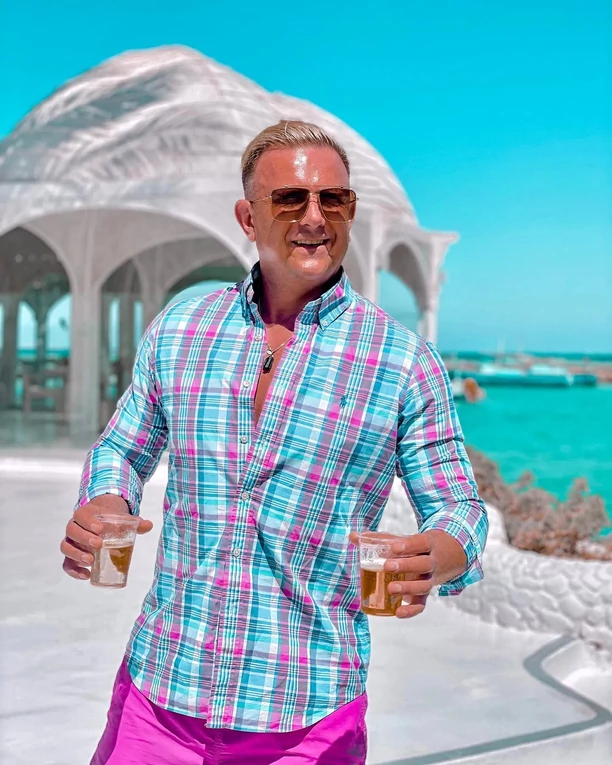 Bartek Padyasek DBomb zachwyca wyrzeźbionym ciałem! Gwiazdor disco polo pokazał się bez koszulki! FOTO