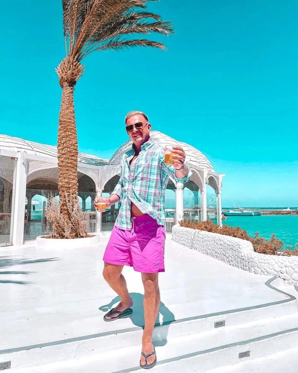 Bartek Padyasek DBomb zachwyca wyrzeźbionym ciałem! Gwiazdor disco polo pokazał się bez koszulki! FOTO