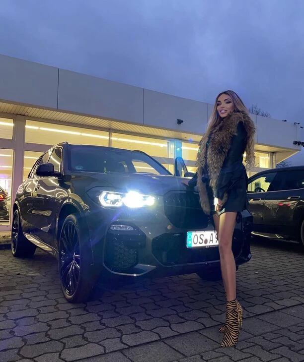 Śliczna wokalistka disco polo zachwyciła figurą! Uwagę przykuwa płaski brzuch gwiazdy! 