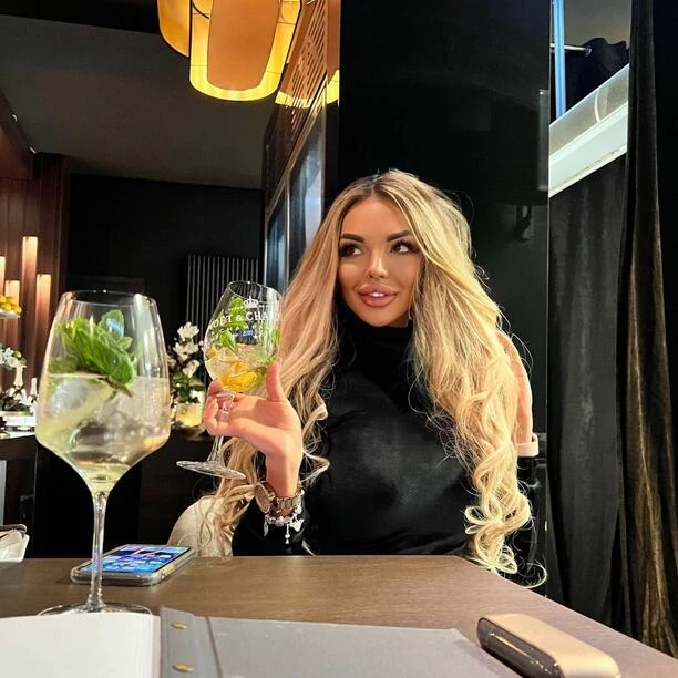 Śliczna wokalistka disco polo zachwyciła figurą! Uwagę przykuwa płaski brzuch gwiazdy! 