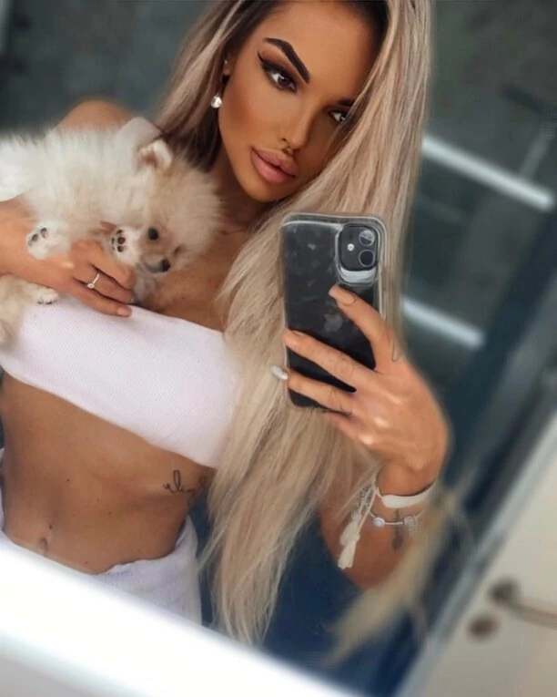 Śliczna wokalistka disco polo zachwyciła figurą! Uwagę przykuwa płaski brzuch gwiazdy! 