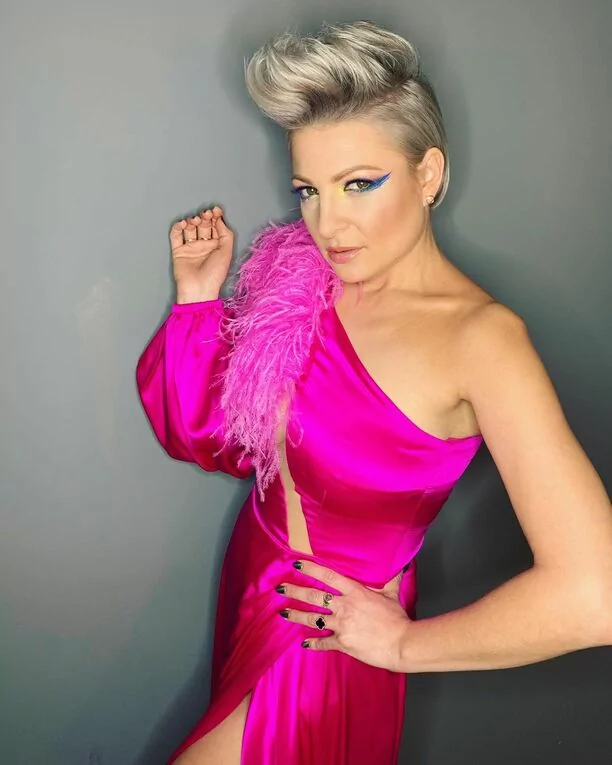 Magda Narożna niczym różowa landrynka! Królowa disco polo na ustach wszystkich!