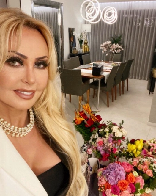 Teresa Werner mieszka w pałacu? Szokujące wnętrza domu ikony polskiej muzyki! To są dopiero luksusy! 