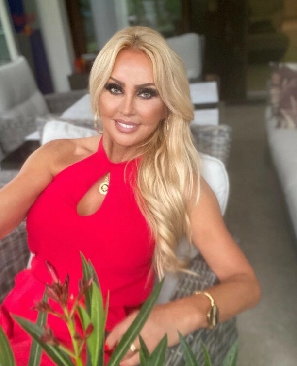 Teresa Werner mieszka w pałacu? Szokujące wnętrza domu ikony polskiej muzyki! To są dopiero luksusy! 