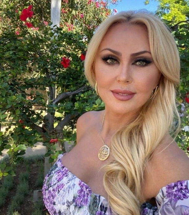 Teresa Werner mieszka w pałacu? Szokujące wnętrza domu ikony polskiej muzyki! To są dopiero luksusy! 