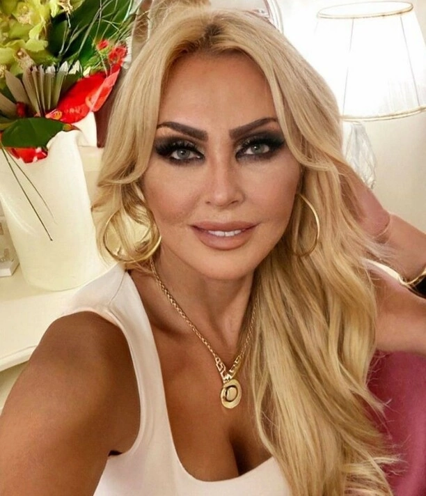 Teresa Werner mieszka w pałacu? Szokujące wnętrza domu ikony polskiej muzyki! To są dopiero luksusy! 