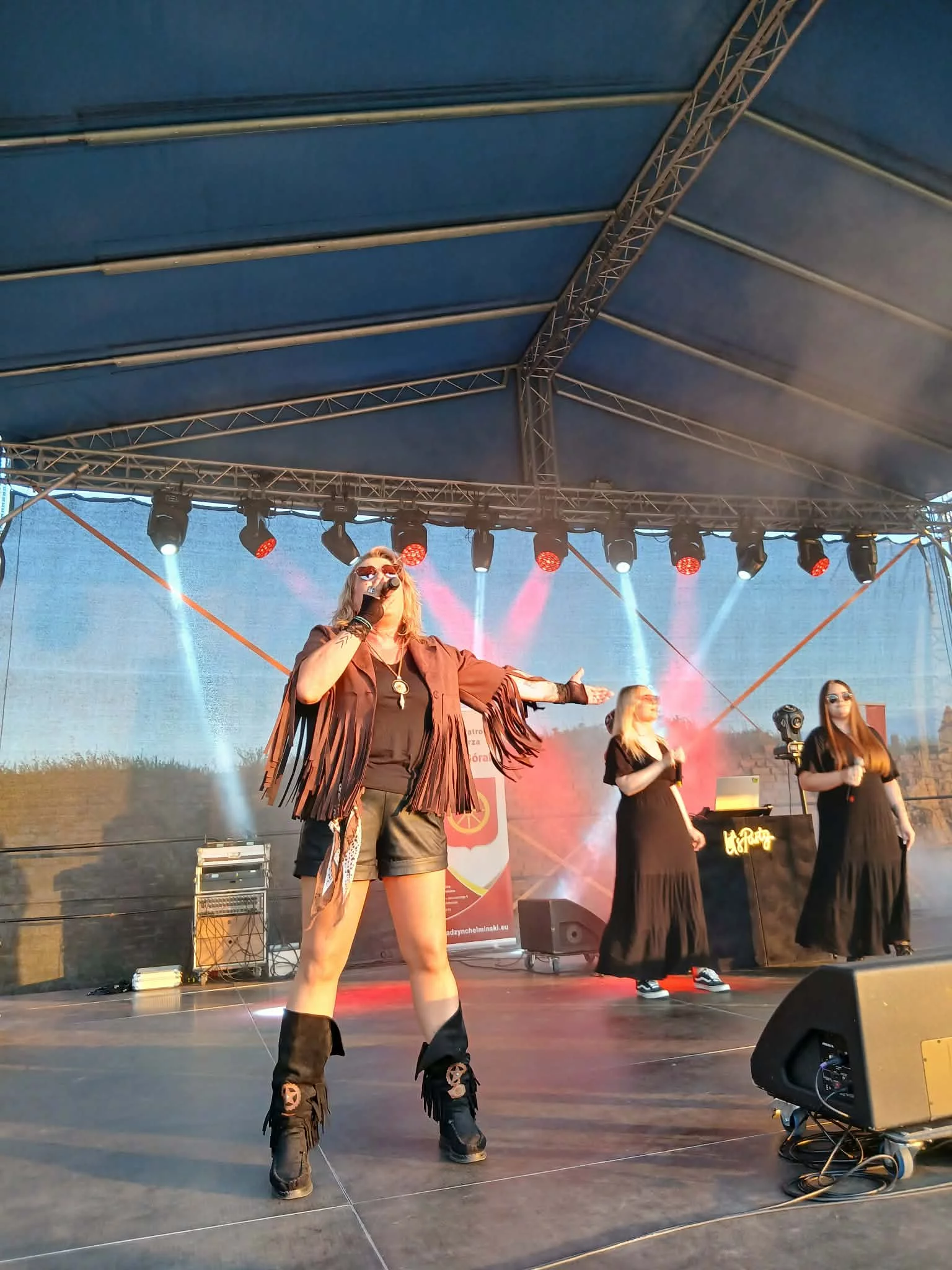 Dorota „Doris" Berent na zamku w Radzyniu Chełmińskim. Tak wyglądał jej występ na jubileuszu bractwa